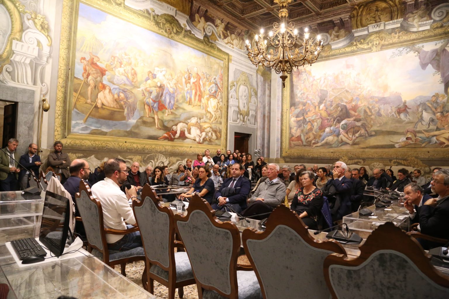 presentazione libro di antonio mazzeo in sala delle baleari a Pisa